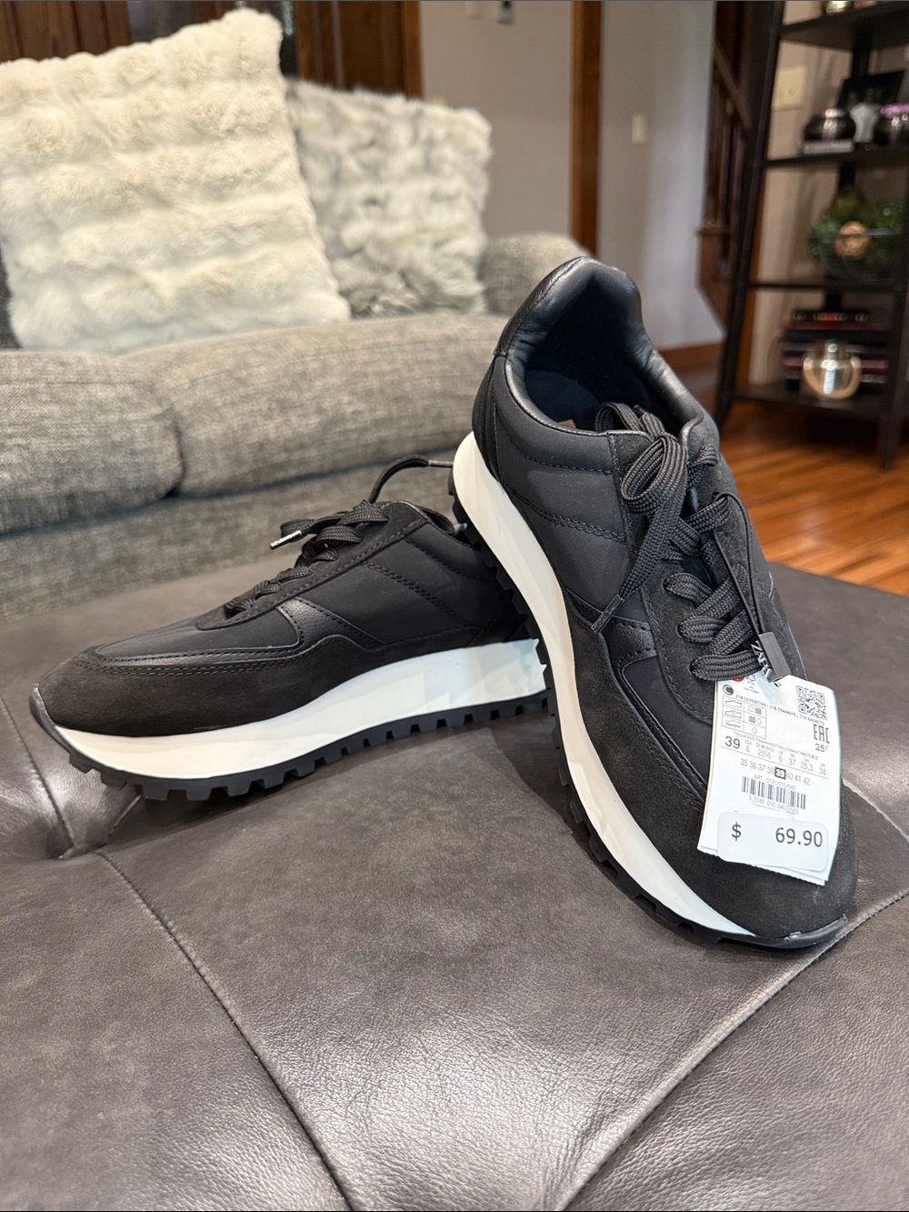 Zara Women’s Black Athletic Sneakers with Suede & Leather Accents SZ US 8 /EU 39